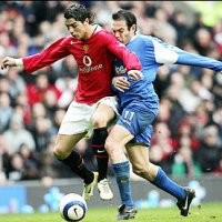 MU ke Peringkat Dua, Neville Rekor